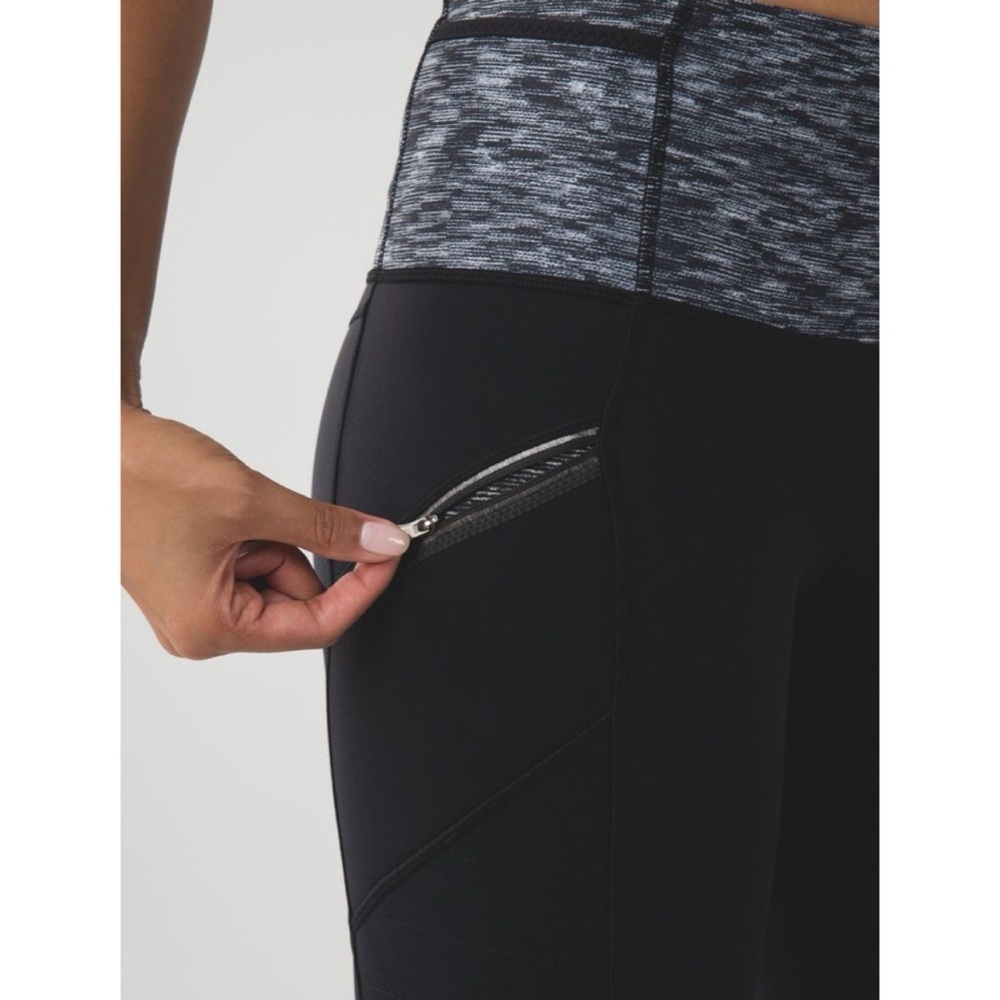 Lululemon Toasty Tech Tight II Black / Dramatic Static White Black 8 - Picture 6 of 10